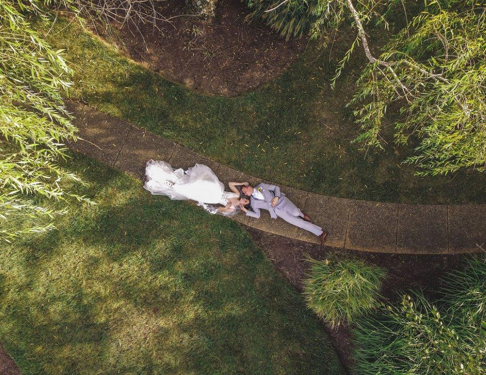 Wedding couple at Colonial Heritage in Williamsburg, Virginia
