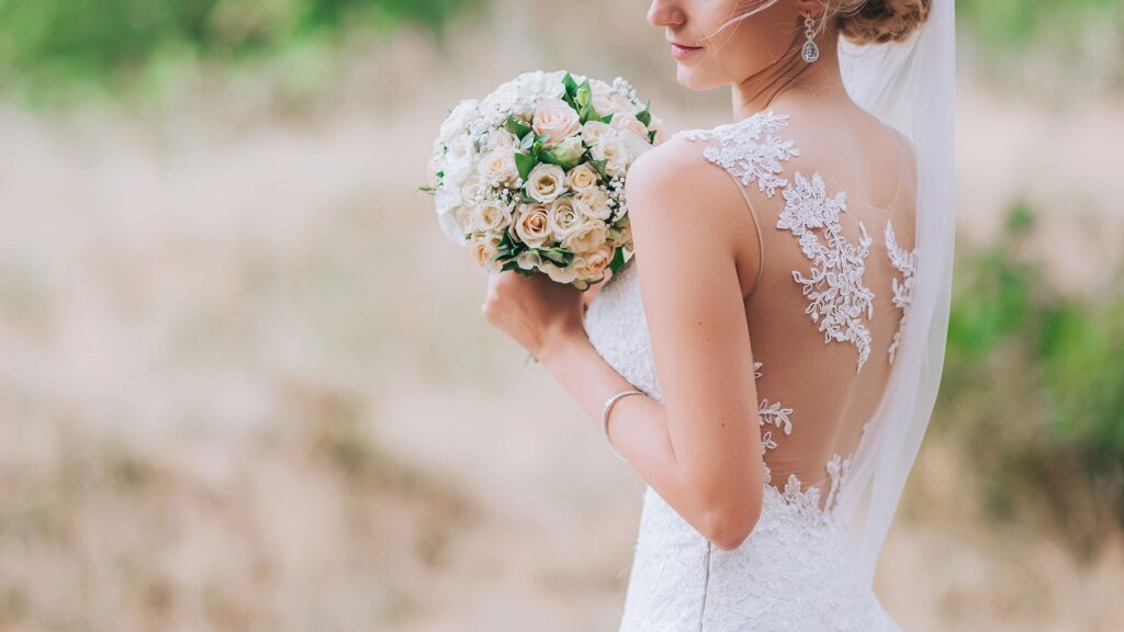 Wedding Bride Flowers Back