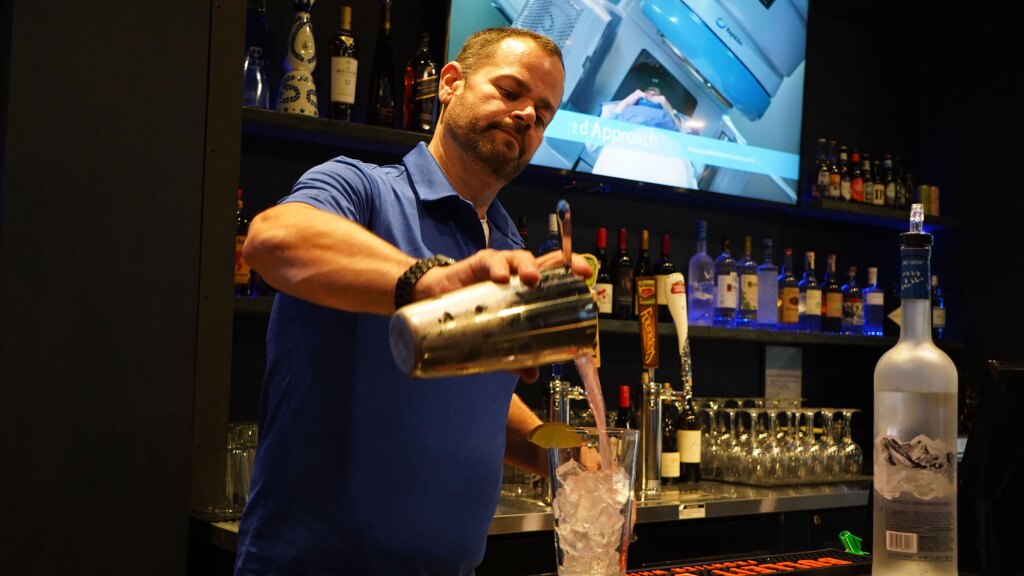 ZSTRICT Bar Drink Being Made