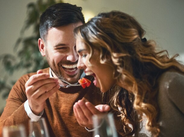 couple sharing dinner