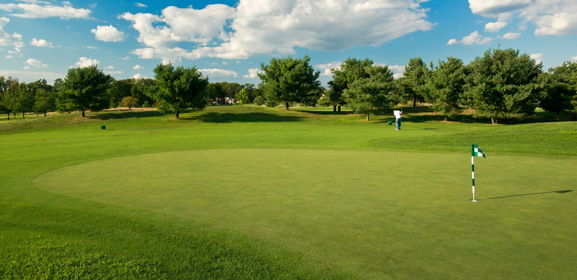 chipping area at Hyatt Hills Golf Complex in Clark, New Jersey 