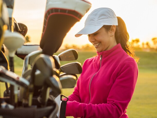 Female golfer on the golf course
